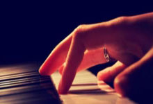 羽毛球决赛选手实力飙升：技压群雄轻松夺冠